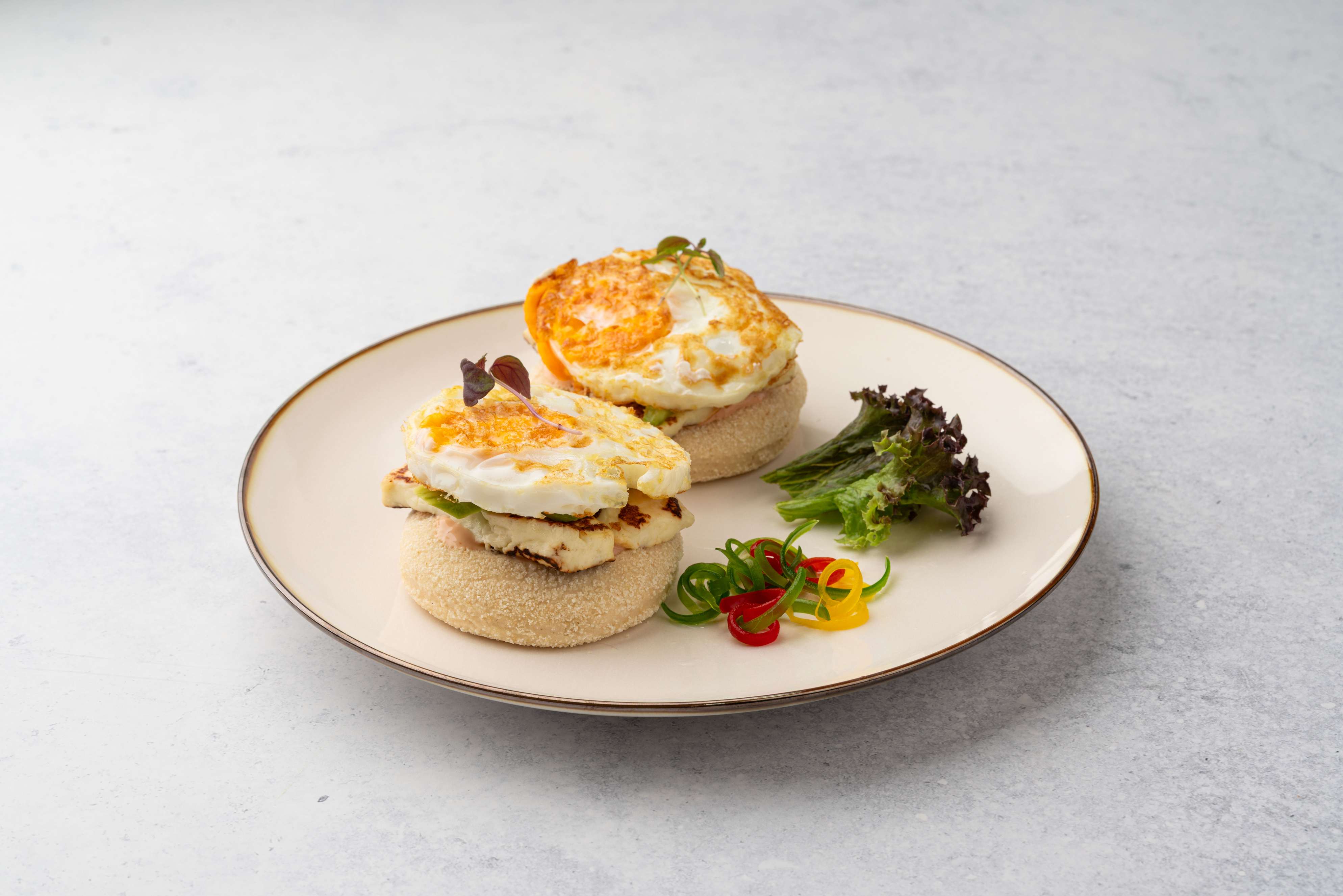 Hallumi Egg Muffin Sandwich With Avocado And Homemade Mayochup Sauce